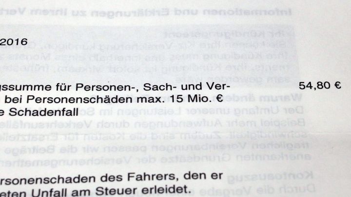 Ein Versicherungspapier zeigt Kosten f&uuml;r Autoversicherungstypen, die f&uuml;r das Land besonders g&uuml;nstig sind.