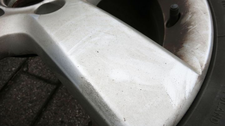 Alufelgen mit Essig und Zahnbürste reinigen Frag Mutti