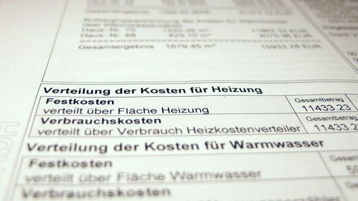 Ein Dokument zeigt die Verteilung der Heizkosten und verbrauchsabh&auml;ngige Faktoren f&uuml;r Heizung und Warmwasser.