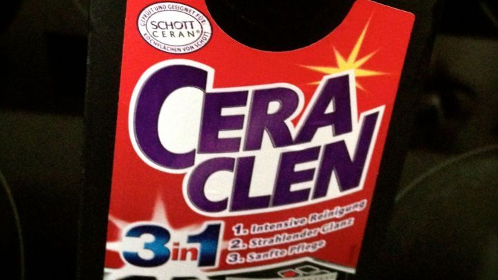 Mit CeraClen kannst du laut Artikel Klebereste von T&uuml;ren m&uuml;helos entfernen und Oberfl&auml;chen wieder zum Gl&auml;nzen bringen.