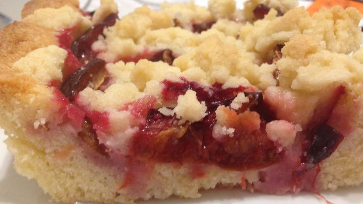 Pflaumenkuchen vom Blech mit Butterstreuseln - Rezept | Frag Mutti Pflaumenkuchen vom Blech mit Butterstreuseln - Rezept | Frag Mutti
