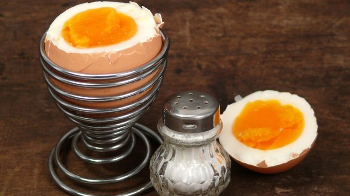 Saftiges Ei aus dem Dampfgarer: So bleiben Eigelb und Eiwei&szlig; perfekt cremig, zum Fr&uuml;hst&uuml;ck nur noch Salz dazu!