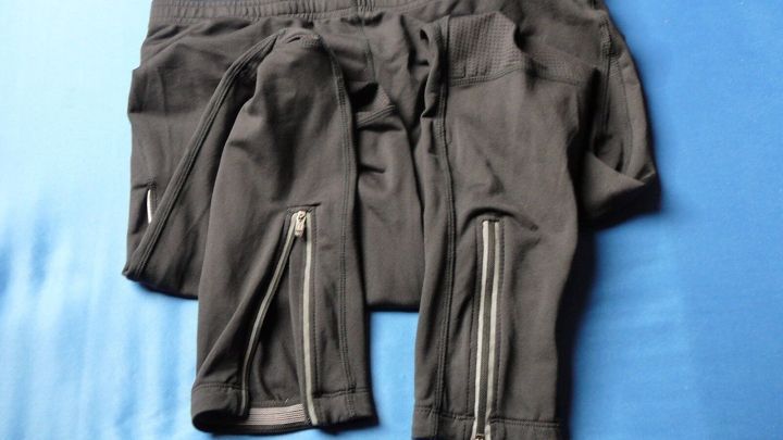 Mit etwas Vaseline lassen sich schwerg&auml;ngige Kunststoffrei&szlig;verschl&uuml;sse, wie an dieser Sporthose, wieder leicht &ouml;ffnen und schlie&szlig;en.