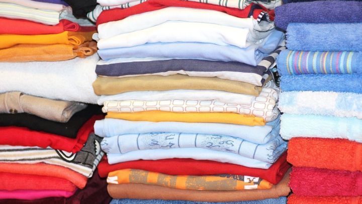 Mit selbstgemachtem B&uuml;gelwasser mit Duft bleibt deine frisch gefaltete W&auml;sche nicht nur glatt, sondern duftet auch angenehm.