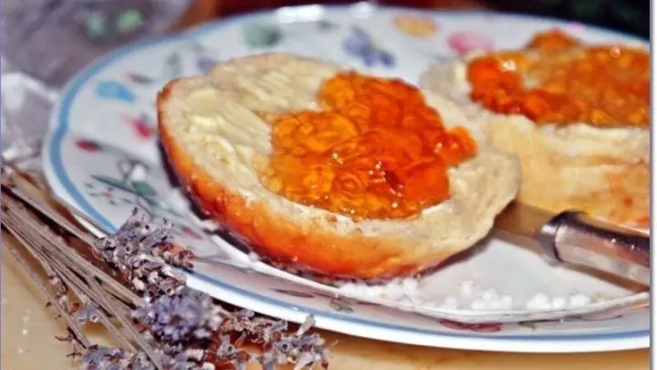 Süße Brötchen mit Apfelgelee