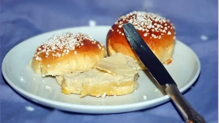 Süße Brötchen mit Butter
