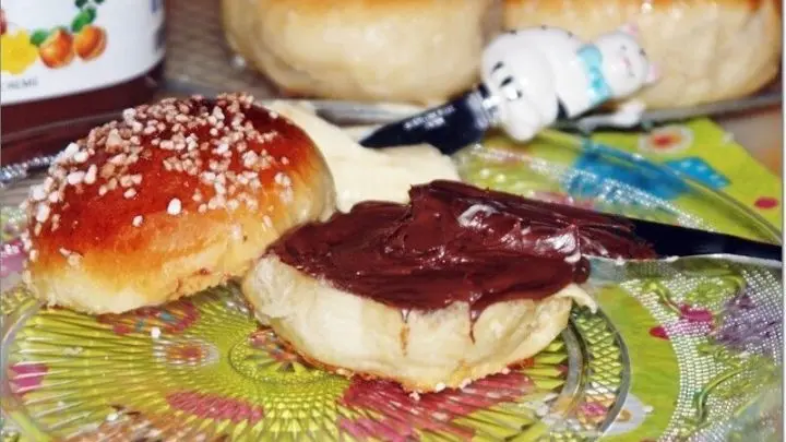 Süße Brötchen mit Nutella