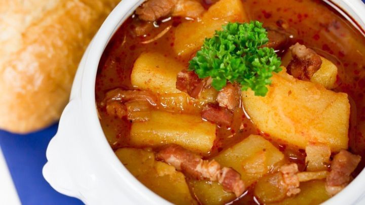 Kartoffelgulasch nach österreichischer Art - Rezept | Frag Mutti