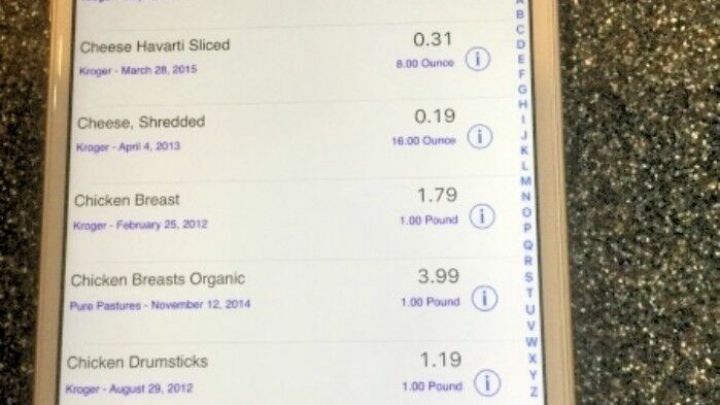 Eine mobile App zeigt Preisinformationen f&uuml;r verschiedene Lebensmittelkategorien, um beim Sparen zu helfen.