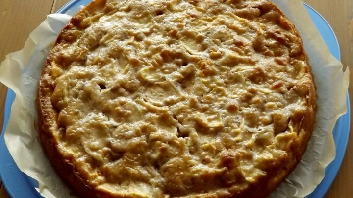 Franz&ouml;sischer Apfelkuchen: Knusprige Mandeln und zarte Apfelscheiben machen diesen Kuchen zum perfekten Genuss f&uuml;r den Nachmittag.