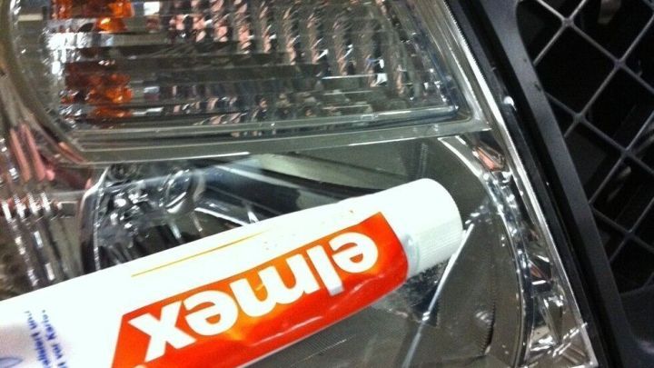 Autoscheinwerfer reinigen Frag Mutti