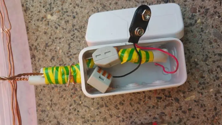 Batterieanschluss in Aufputzdose