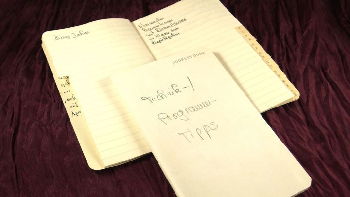 Ein offenes Adressb&uuml;chlein zeigt leere Seiten, bereit zur sinnvollen Verwendung f&uuml;r Kalendernotizen und Tipps.