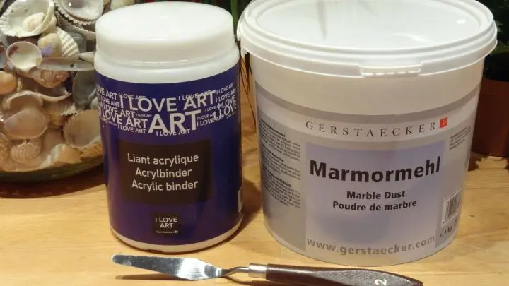 Strukturpaste anmischen.