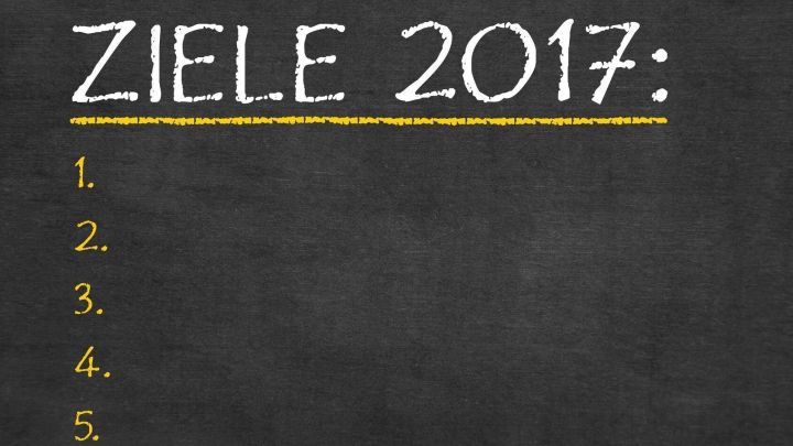 Eine Tafel mit dem Text "Ziele 2017:", auf der f&uuml;nf leere Linien f&uuml;r gute Vors&auml;tze im neuen Jahr stehen.