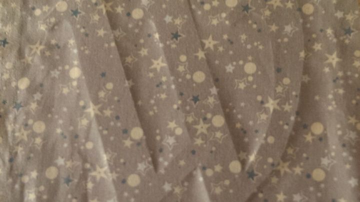 Leicht andr&uuml;cken - Buchstaben wenden und den Stoff von der Mitte zu den Kanten hin sch&ouml;n glatt = faltenfrei streichen. Trocknen lassen.