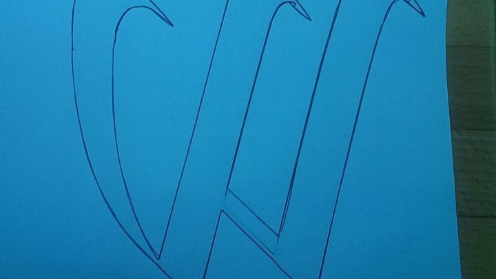 Das &bdquo;W&ldquo; spiegelverkehrt auf d&uuml;nnen Karton pausen