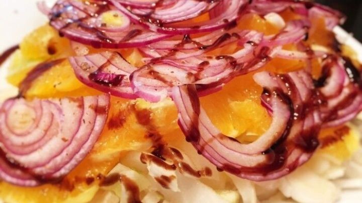 Chicoree-Orangen Salat mit roten Zwiebeln - Rezept | Frag Mutti