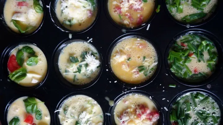 Omelette aus Muffinförmchen