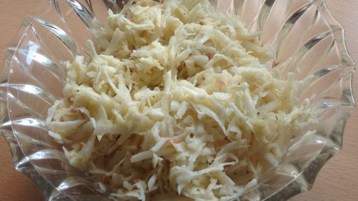 Roher Selleriesalat mit Apfel - Rezept | Frag Mutti