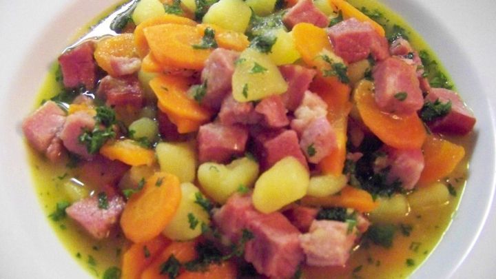 Winterlicher Kassler-Kartoffel-Karotten-Eintopf - Rezept | Frag Mutti