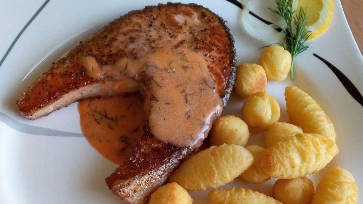 Lachssteaks mit Hummer-Dill-Soße - Rezept | Frag Mutti