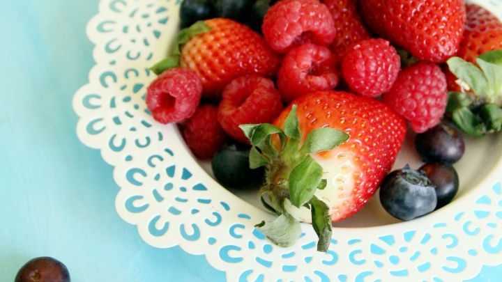 Ohne Blitzlicht bzw. bei korrektem Einsatz eines externen Blitzes, gelingt das Bild.