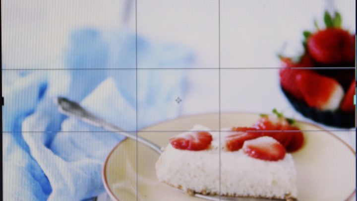 Das St&uuml;ck Kuchen wurde nicht in der Mitte platziert, sondern im goldenen Schnitt und ist so ansprechender f&uuml;r das Auge.