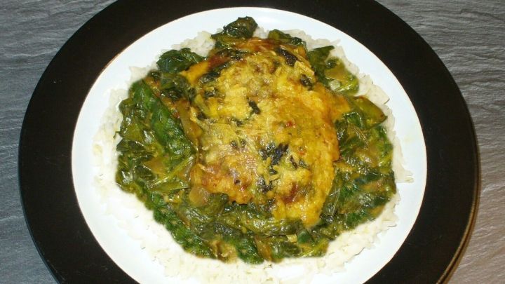 Überbackenes Kabeljaufilet mit Spinat auf indische Art - Rezept