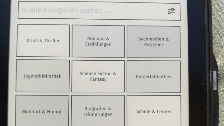 Ein eBook-Reader zeigt eine Benutzeroberfl&auml;che mit Kategorien zum Ausleihen von B&uuml;chern, um eine Auswahl zu treffen.
