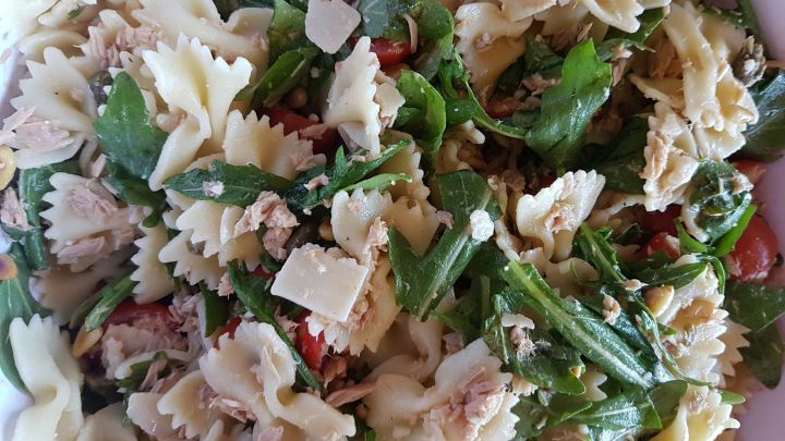 Nudelsalat mit Thunfisch und Rucola - Rezept | Frag Mutti