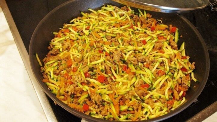 Zucchini-Gemüse-Pfanne mit Hackfleisch - Rezept | Frag Mutti