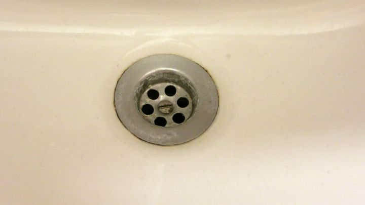 Abflussrohr verstopft? Tipp zum Reinigen: mit Kompressor | Frag Mutti