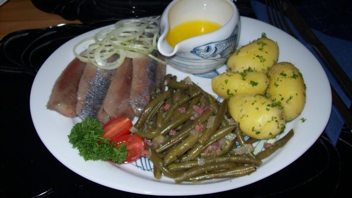 Matjes mit Petersilienkartoffeln und grünen Speckbohnen - Rezept