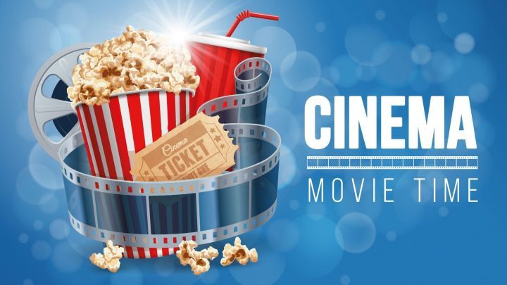 Ein Popcornbeh&auml;lter und ein Getr&auml;nk stehen vor einem Filmstreifen, umgeben von einem blauen Hintergrund mit "CINEMA MOVIE TIME".