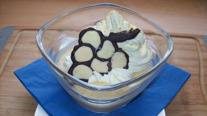 Weißweincreme mit Zitrone und Sahne - Rezept | Frag Mutti Weißweincreme mit Zitrone und Sahne - Rezept | Frag Mutti