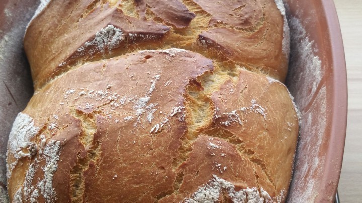Leckeres Zwillings-Brot mit Schmand im Römertopf - Rezept | Frag Mutti