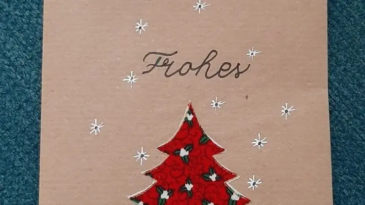 Hier sind die Sterne strahlend, weil mit wei&szlig;em Gelstift gezeichnet &ndash; den Wei&szlig;ton im Tannenbaum aufnehmend.