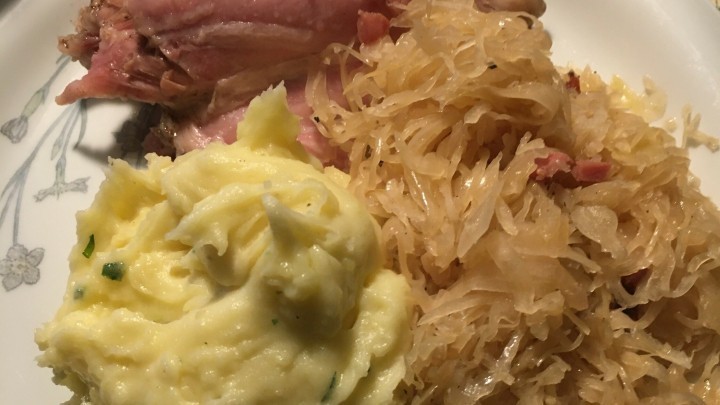 Resteverwertung: Eisbein mit Sauerkraut und Kartoffelpüree