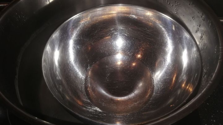 Bei meinem Versuch war die Ausbeute nicht so gro&szlig;, da der Deckel seitlich nicht gut abdichtete. Vermutlich ist hierf&uuml;r ein herk&ouml;mmlicher Schnellkochtopf besser geeignet?