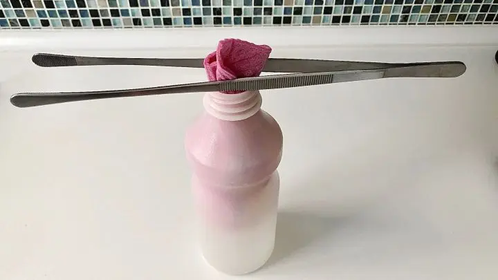 Mit dieser langen Pinzette kann man schwer zug&auml;ngliche Flaschen hervorragend reinigen.