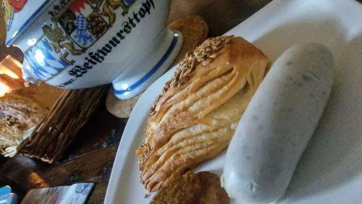 Laugendreiecke selber machen, das ist gar nicht so schwer. Zu einem Weißwurstfrühstück sind sie die perfekte Ergänzung.