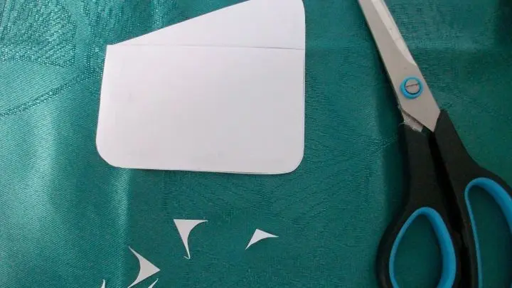 Um die Ecken abzurunden, habe ich alle Musterteile &uuml;bereinandergelegt, so wird es ziemlich gleichm&auml;&szlig;ig.
