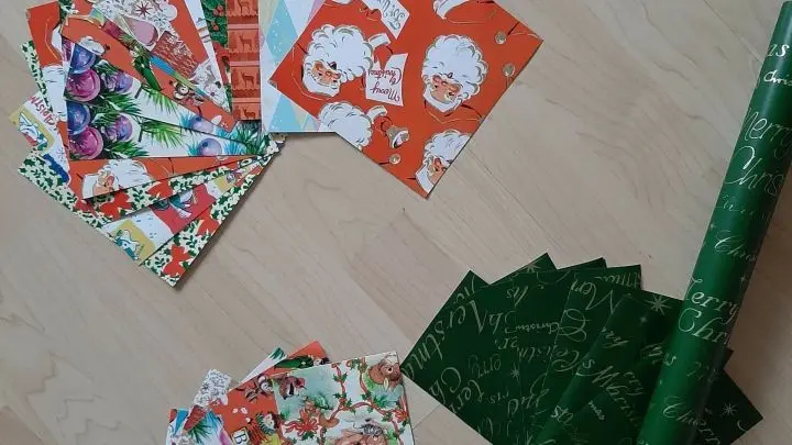 Weil die Farbpalette aber kein GRÜN enthielt, habe ich mich mit Geschenkpapier beholfen, um einen Kontrast zu erzielen.