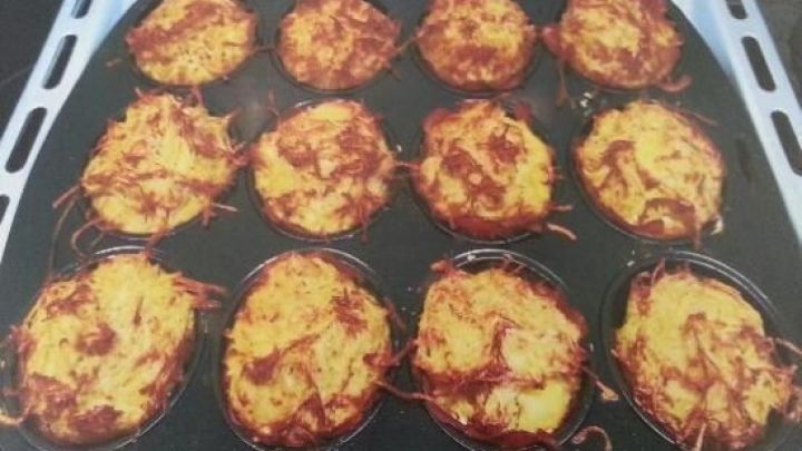 Mit diesem Rezept f&uuml;r R&ouml;sti-Muffins gelingen dir knusprige Kartoffelmuffins &ndash; einfach zubereitet im Muffinblech aus dem Ofen.