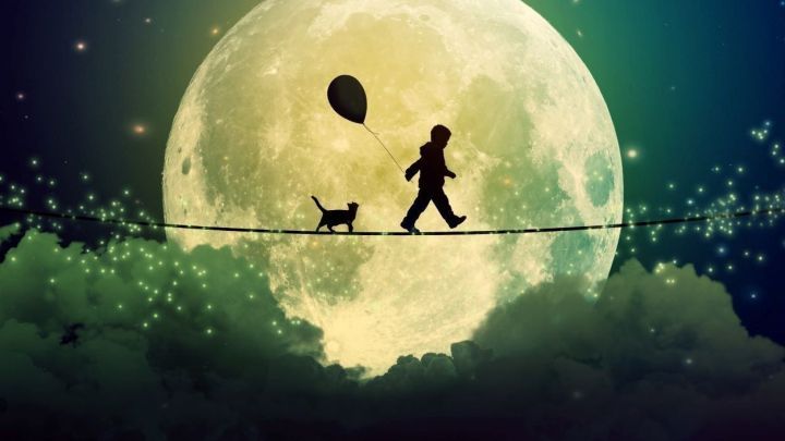 Ein Kind mit einem Ballon geht zusammen mit einer Katze auf einem Seil vor dem Hintergrund eines gro&szlig;en Vollmonds.