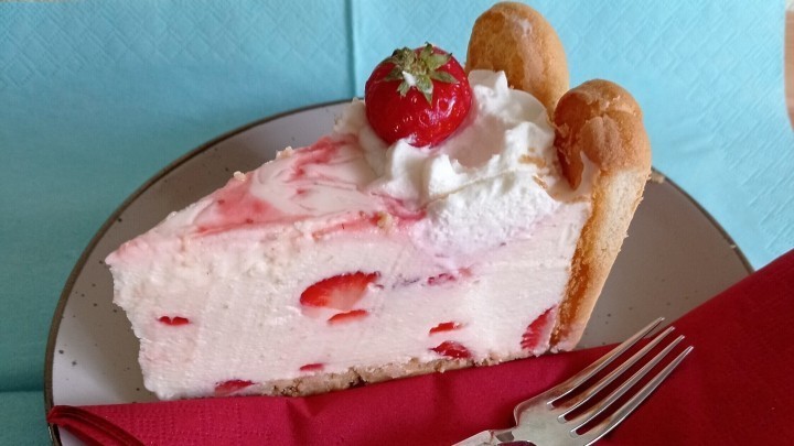 Erdbeer-Sahne-Creme-Torte - Rezept | Frag Mutti