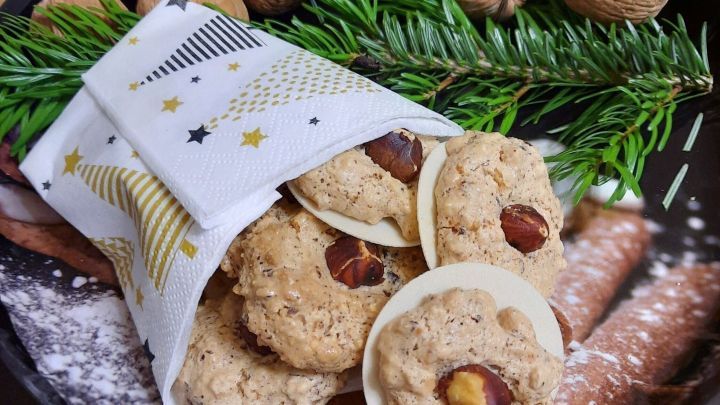 Haselnussmakronen mit Haferflocken - Rezept | Frag Mutti