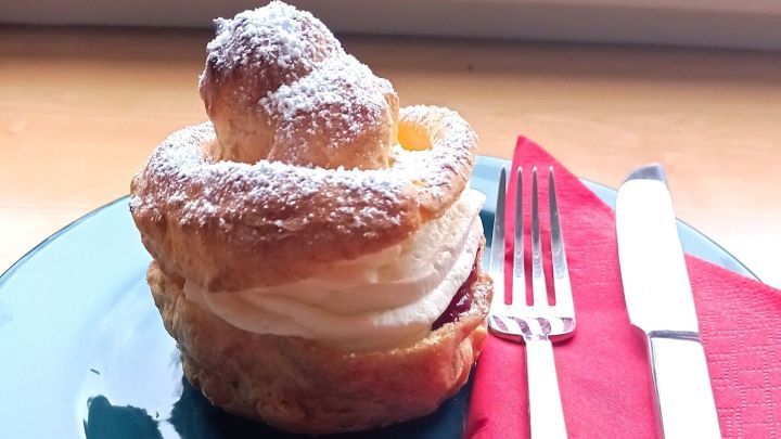 Windbeutel mit Kirschen und Sahne - Rezept | Frag Mutti