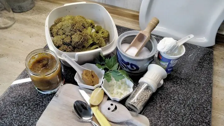 Hier die Zutaten f&uuml;r die Suppe, alles steht bereit, dann kann es los gehen.Den Brokkoli habe ich kurz zuvor vorgekocht